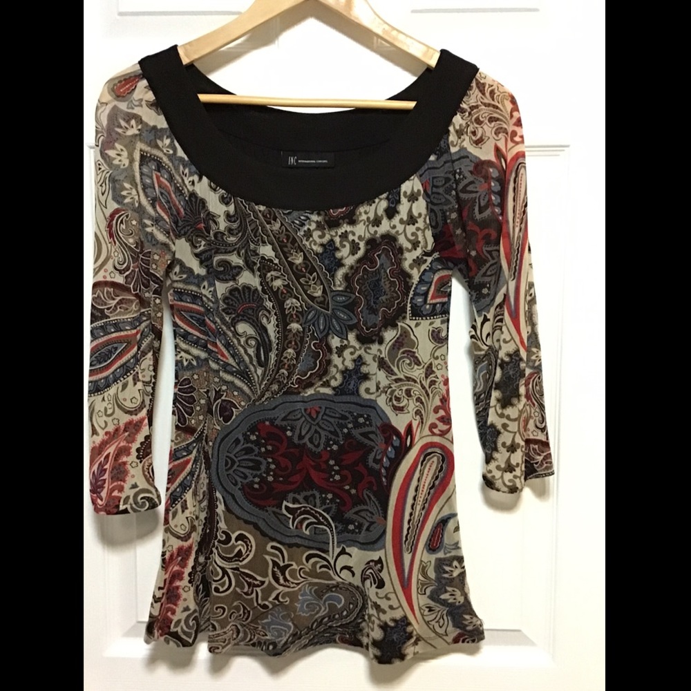 Pattern scoop neck top